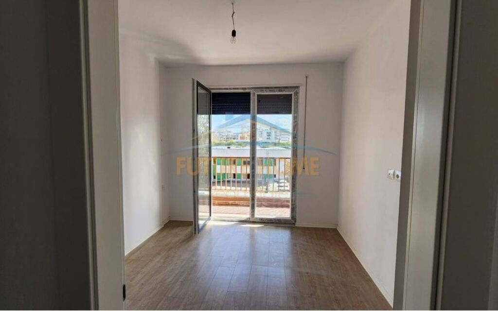 Qera,Zyre,Pazari i Ri