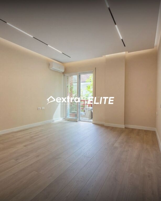 Locale ufficio in affitto Di fronte a Coin / RTSH, Tirana