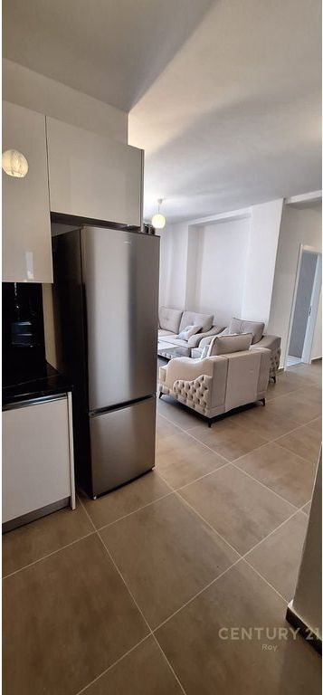 Jepet me qira apartament 3+1 në Durrës – pranë Lulishtes së Stacionit të Trenit