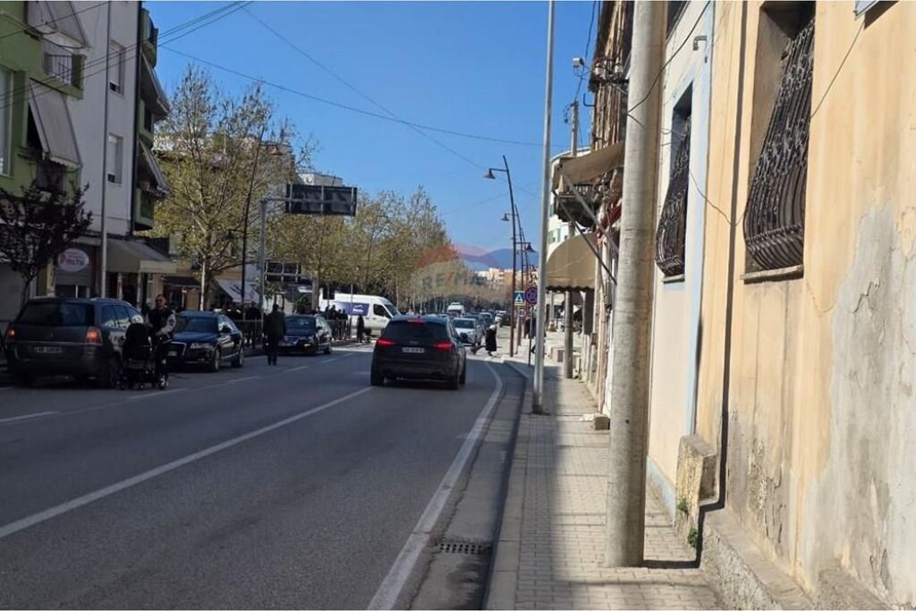 🏢 DYQAN ME QIRA – RRUGA ALI DEMI, VLORË