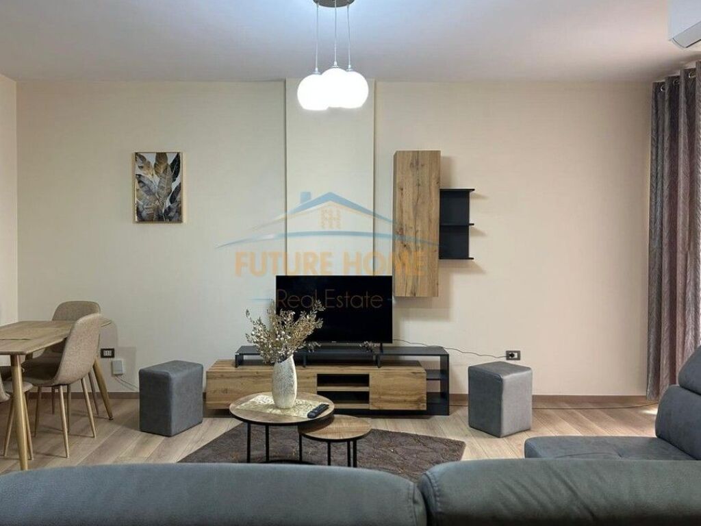 Affitto, Appartamento 1+1, Via Kavajes, Tirana.