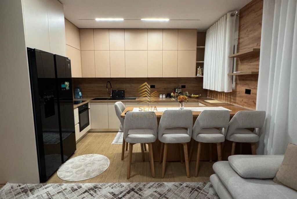 Affitto, Appartamento 2+1+balcone, Via Dibra – Scuola Unita, 700 Euro/Mese