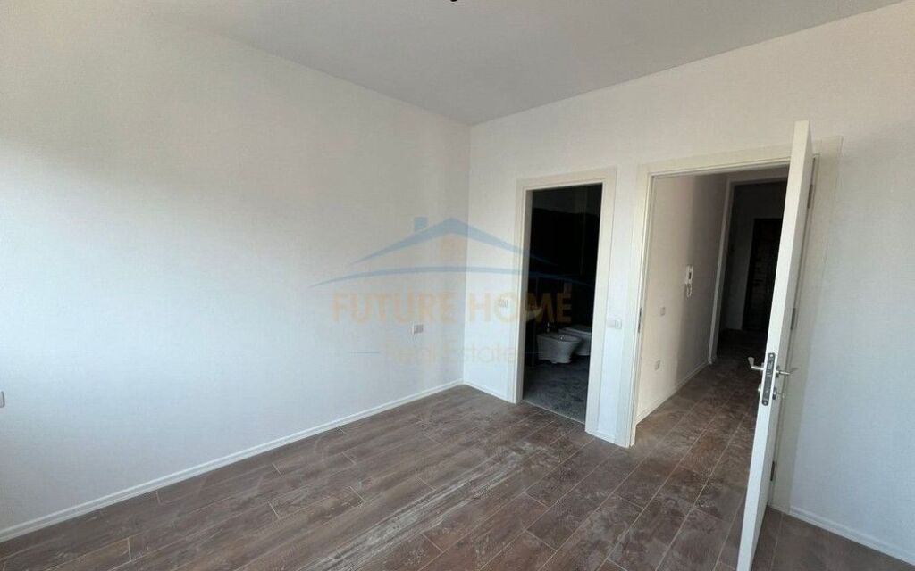 Shitet, Apartament 2+1+2+ Post Parkim, Rruga Sadik Petrela, Kompleksi ASL 2
