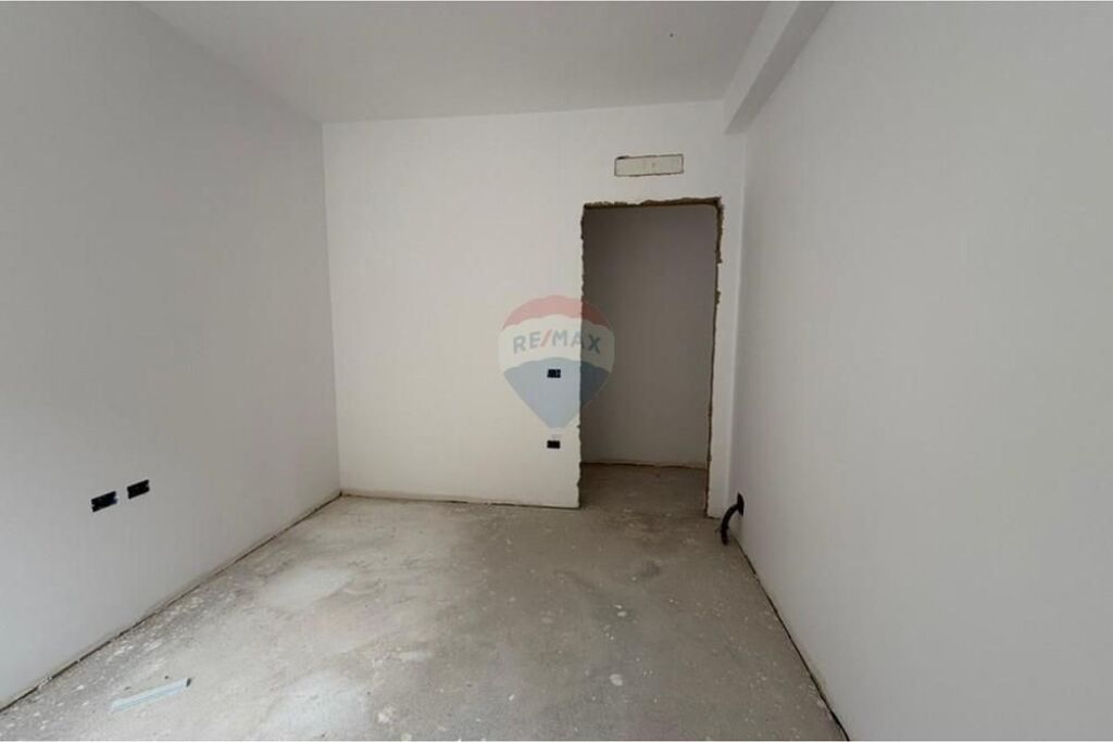 Apartament - Për Shitje - Rruga Ali Demi, Tiranë