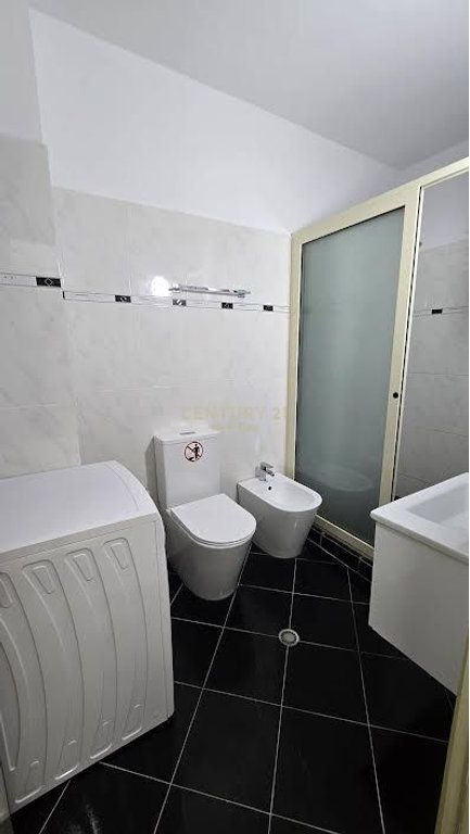 Shitet 2+1 ne Qerret me pamje deti 185,000 €