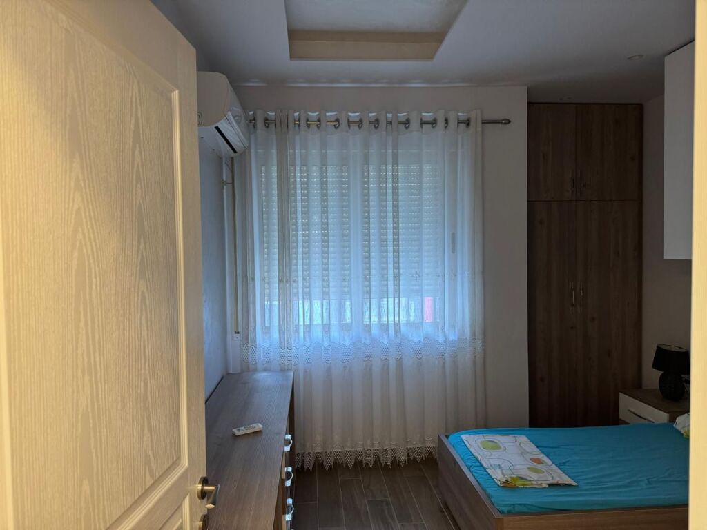 Affittasi: Moderno Appartamento 2+1 @ Residenza Golden Park 📍 Posizione: Di fronte all'Ospedale Americano 3 (Via Bedri Karapici) 💰 Prezzo: 60.000 Lek/mese