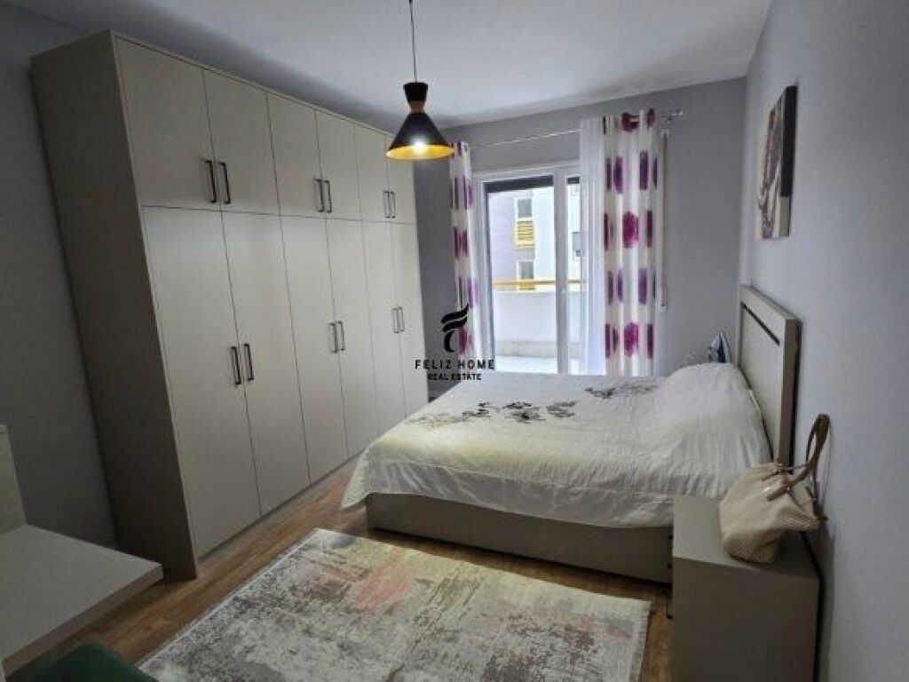 APARTAMENT ME QERA 1+1 ZOGU I ZI 65.000 LEKE FH-67140