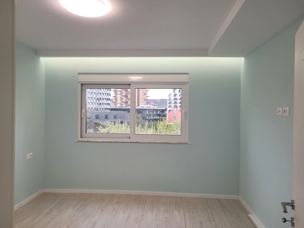 APPARTAMENTO /UFFICIO o residenza 3 più 1 più 3 in Piazza Skenderbej