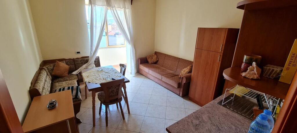 ✨ APARTAMENT 2+1 ME QERA – PAZARI I RI ✨