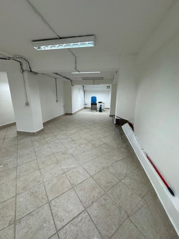 📦 Magazzino in affitto presso il Comune di Parigi, Tirana