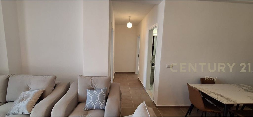 Jepet me qira apartament 3+1 në Durrës – pranë Lulishtes së Stacionit të Trenit