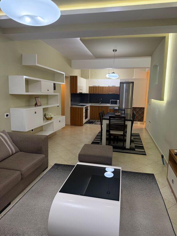 Fresk, apartament me qera 2+1!