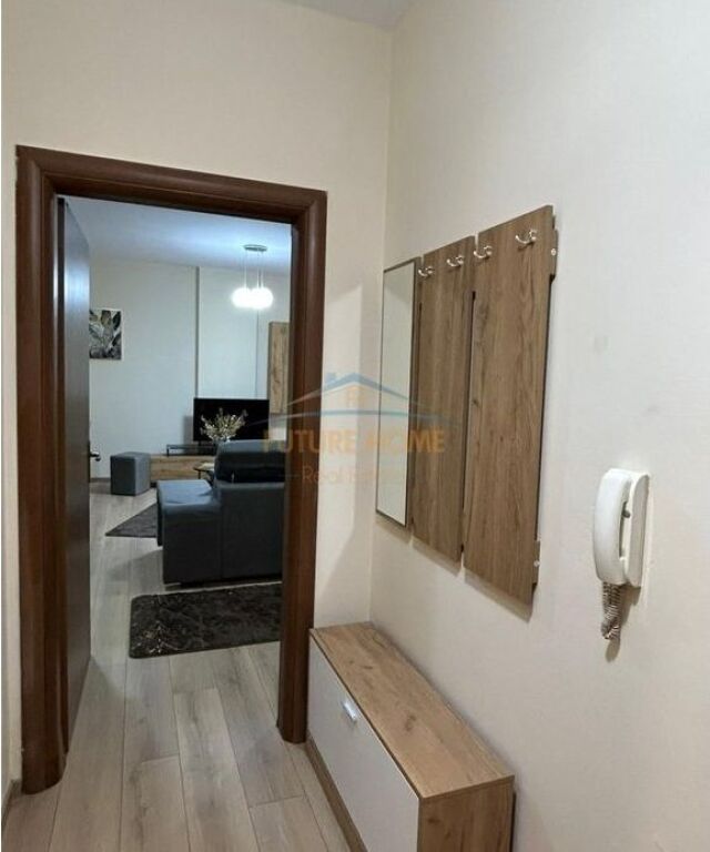 Affitto, Appartamento 1+1, Via Kavajes, Tirana.