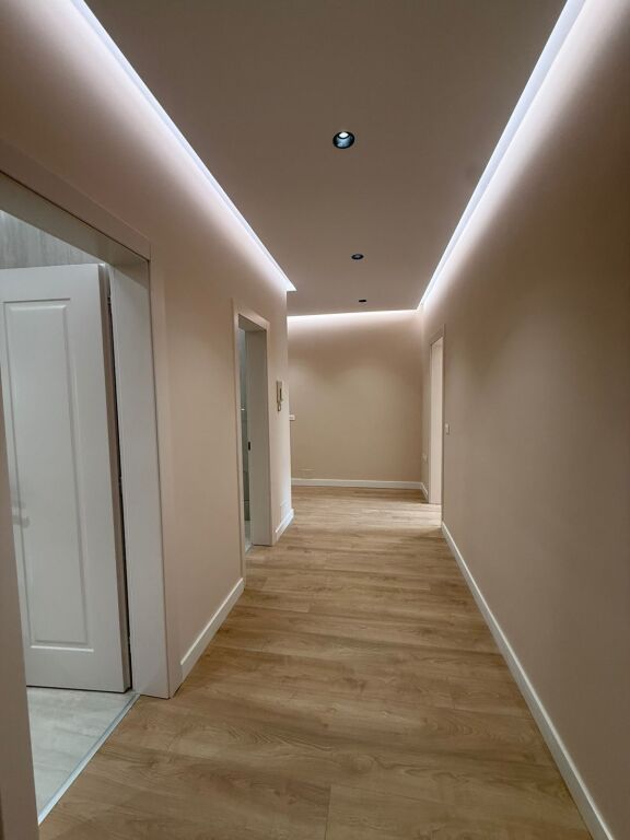 Locale Ufficio in Affitto in Zona Elite – Di Fronte a Coin, Tirana