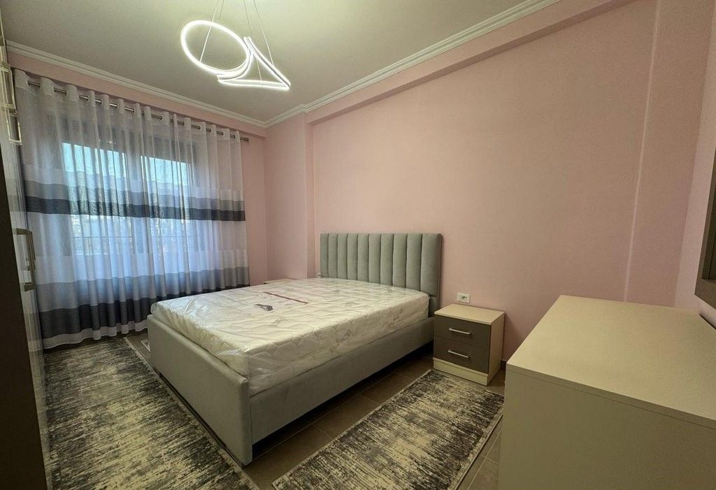 Super Appartamento 2+1+2, vicino alla Stazione dei Treni, all'inizio del Nuovo Viale!