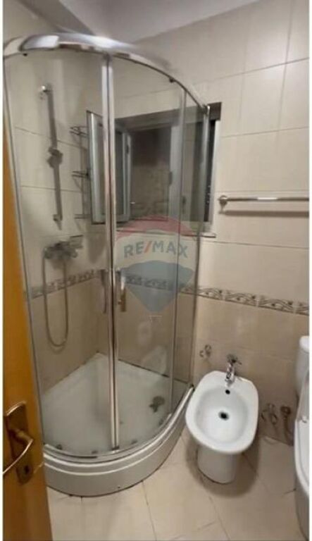 Appartamento - In Affitto - Rruga Riza Cerova, Tirana