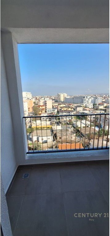 Jepet me qira apartament 3+1 në Durrës – pranë Lulishtes së Stacionit të Trenit