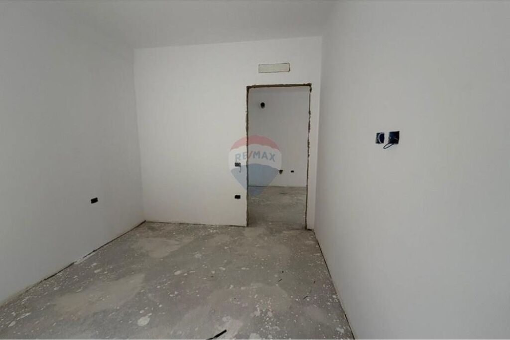 Apartament - Për Shitje - Rruga Ali Demi, Tiranë