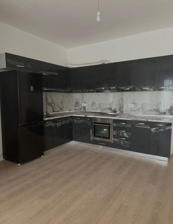 📌 Apartament 2+1+2 me qira – 5 Maji (përballë Concord Center) 