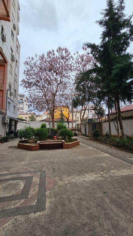 Apartament 2+1 me qira – Rruga e Barrikadave