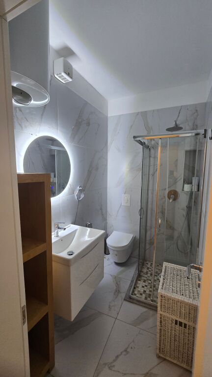 Apartament me qira në zemër të Bllokut – Rr. Brigada VIII