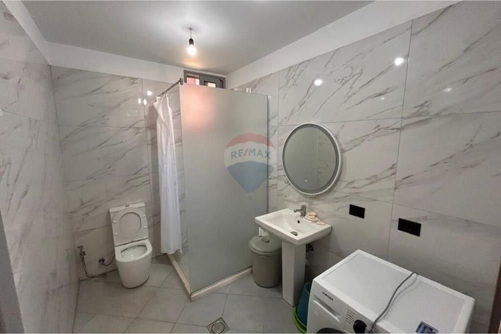 🏡 APARTAMENT 1+1 ME QIRA – ZONA E CENTRALES, VLORË