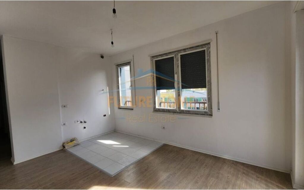 Qera,Zyre,Pazari i Ri