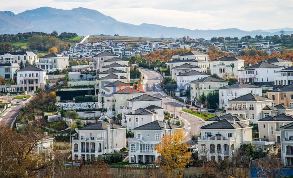 VILË LUKSOZE NË SHITJE Në ROLLING HILLS, TIRANË