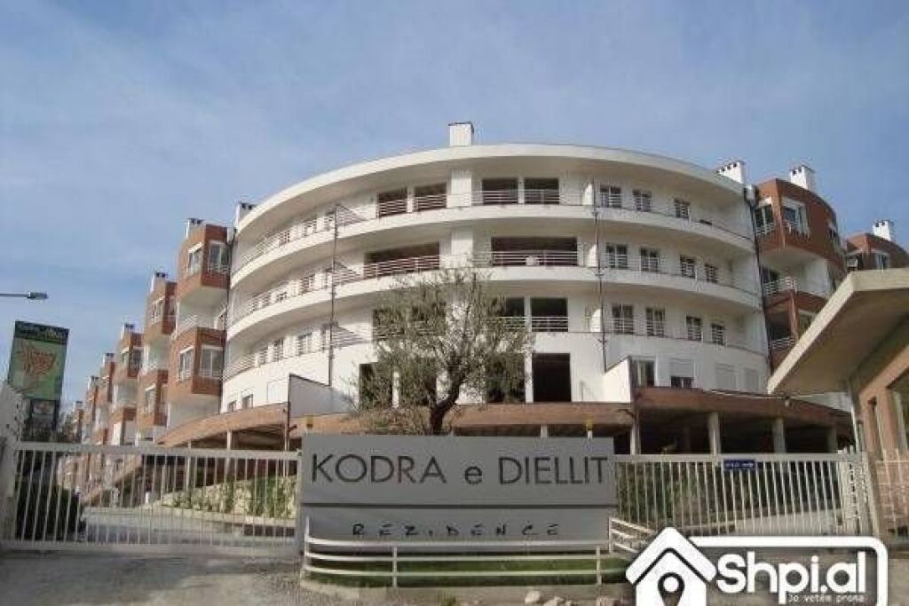 Edificio in Affitto a Kodra e Diellit 7.000 € /Mese