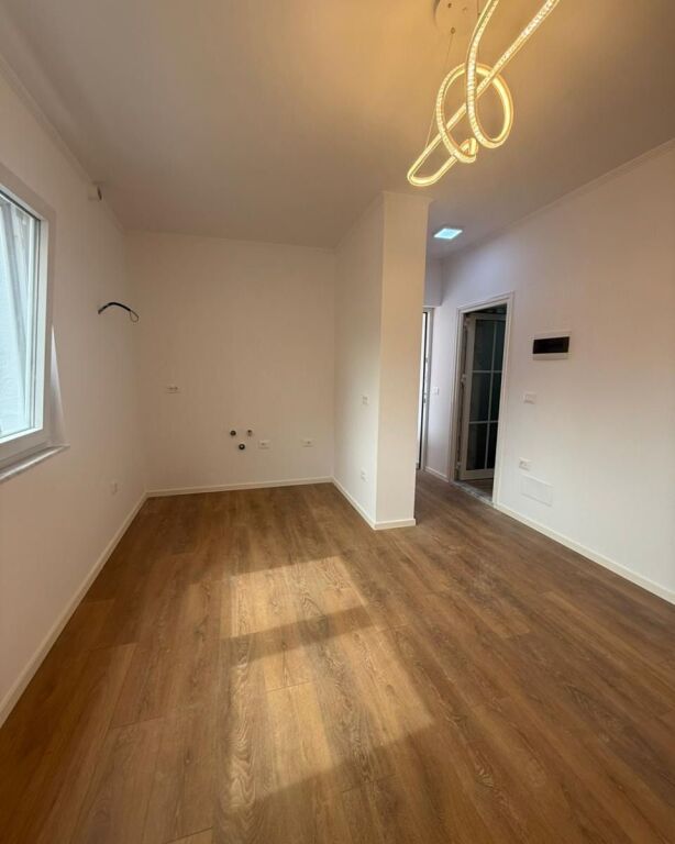 SHITET APARTAMENT 1+1- SHKOLLA E KUQE