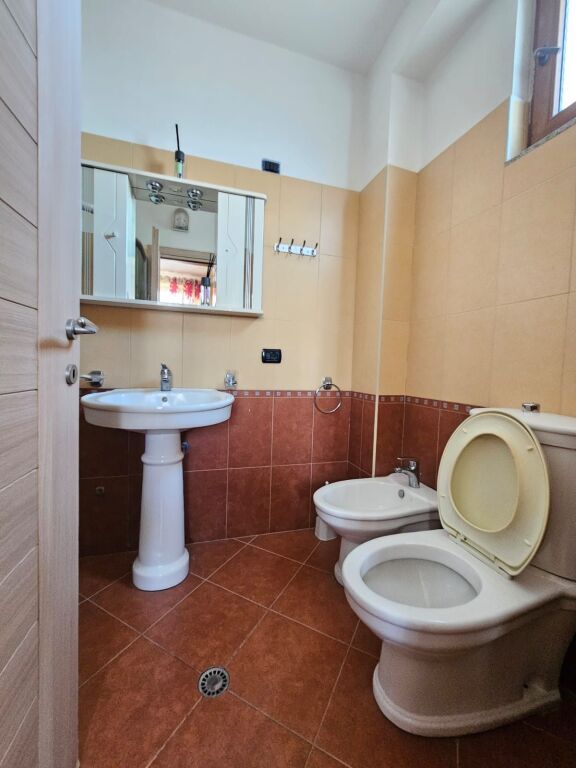 JEPET ME QERA  APARTAMENT 2+1+2 + DEPO  PRANE ISH URT