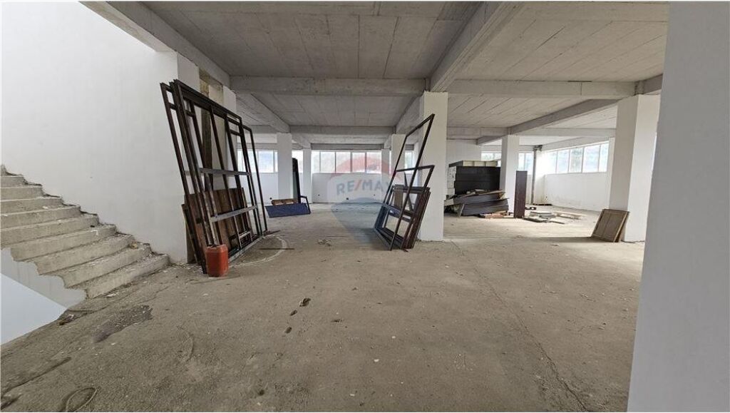 Ndërtesë - Për Qira - Pezë, Tiranë