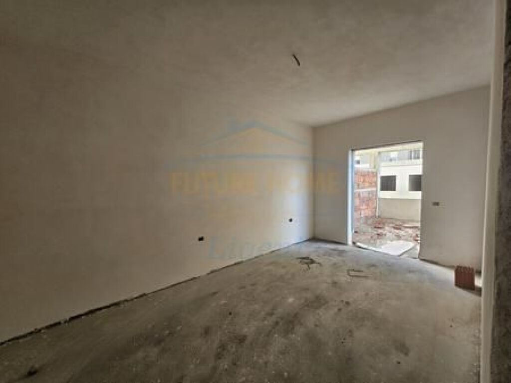 Shitet, Apartament 2+1+2, Kompleksi Univers City, Tiranë.