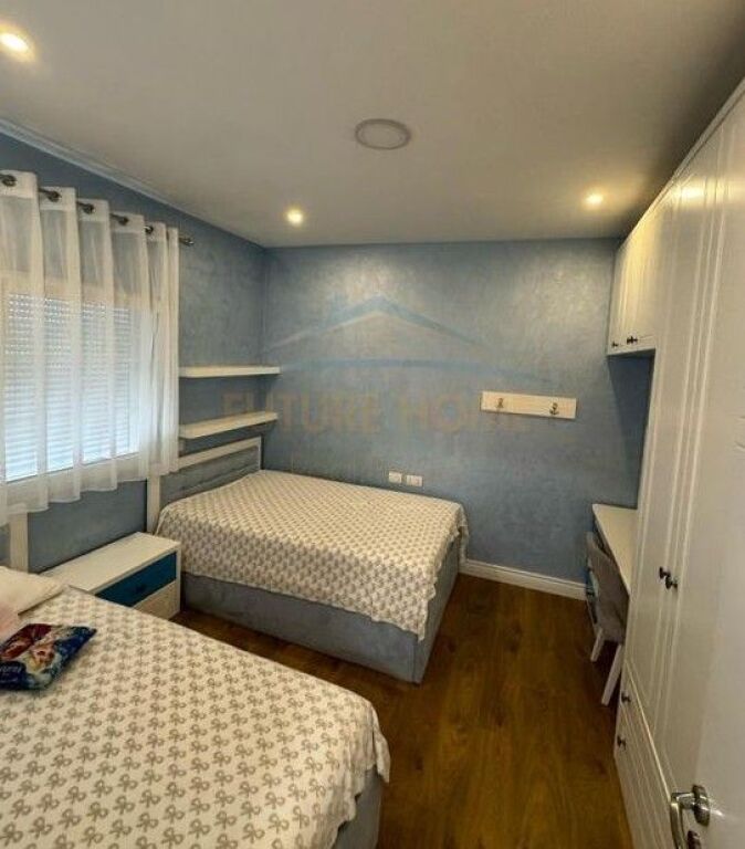 Shitet, Apartament 3+1+2 Poste Parkimi, Fresku