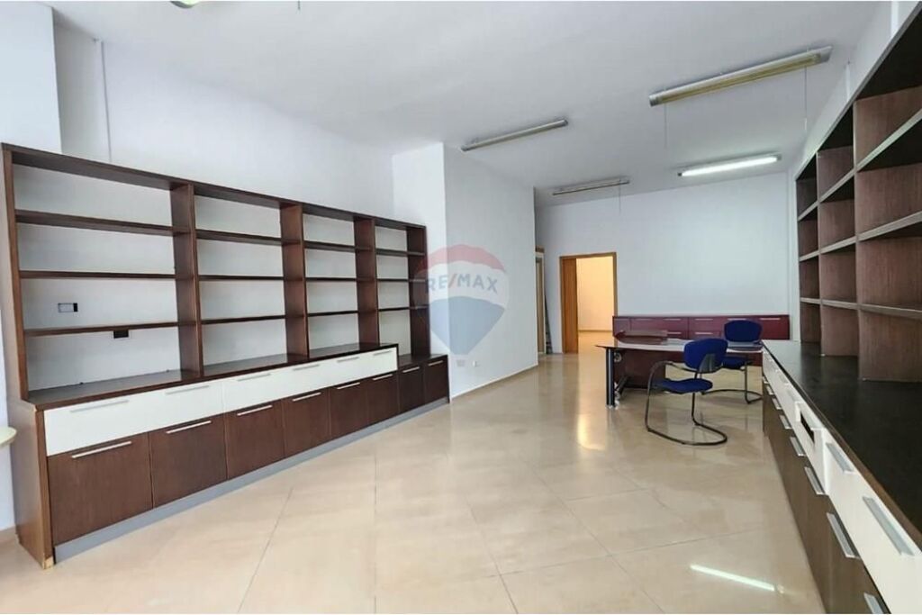 Shop - For Rent - Qemal Stafa Street, Tirana