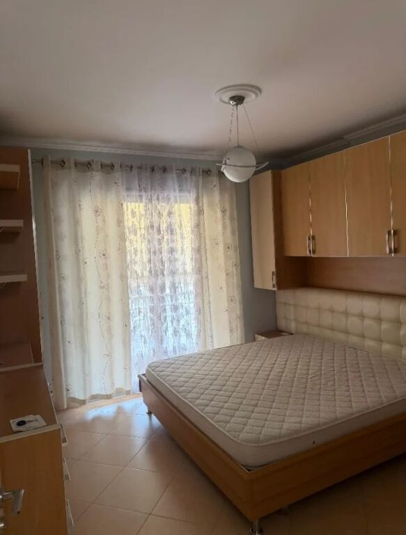 Apartament 1+1, Mine Peza!