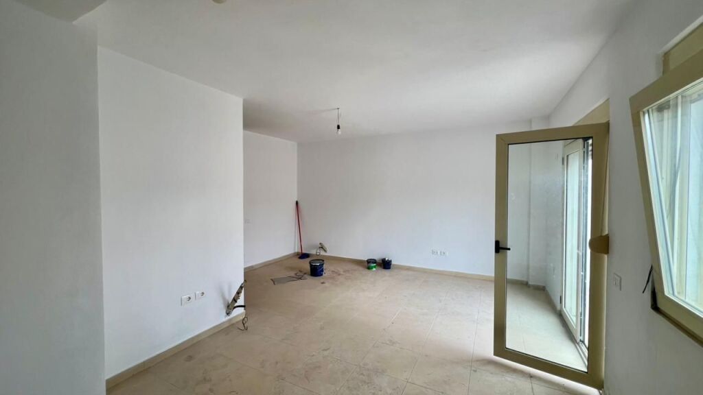 🏠 IN VENDITA: Appartamento 2+1+2 Bagni 📍 Yzberisht (Via Thoma Koxhaj) - €145.000 - Palazzo anno 2020 - 8° Piano - 172m² || Ampia veranda ideale per relax e famiglia 🔥