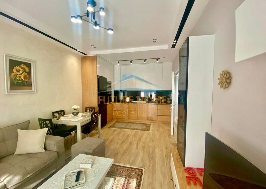 ✨ Luxury and Modernity at "Kontakti" – 1+1 for Rent at 21 Dhjetori! 🏠