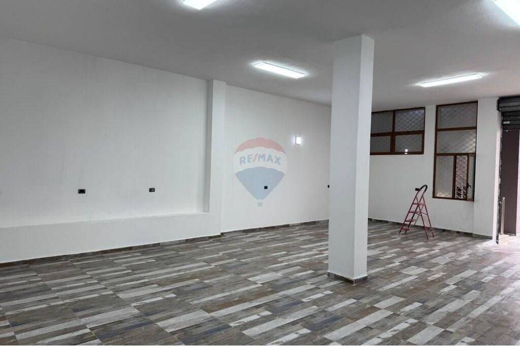 Magazinë/Kapanon - Për Qira - Kodra e Priftit, Tiranë