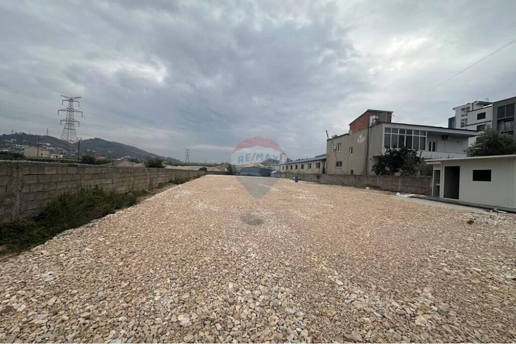 Truall - Për Qira - Prush, Tiranë