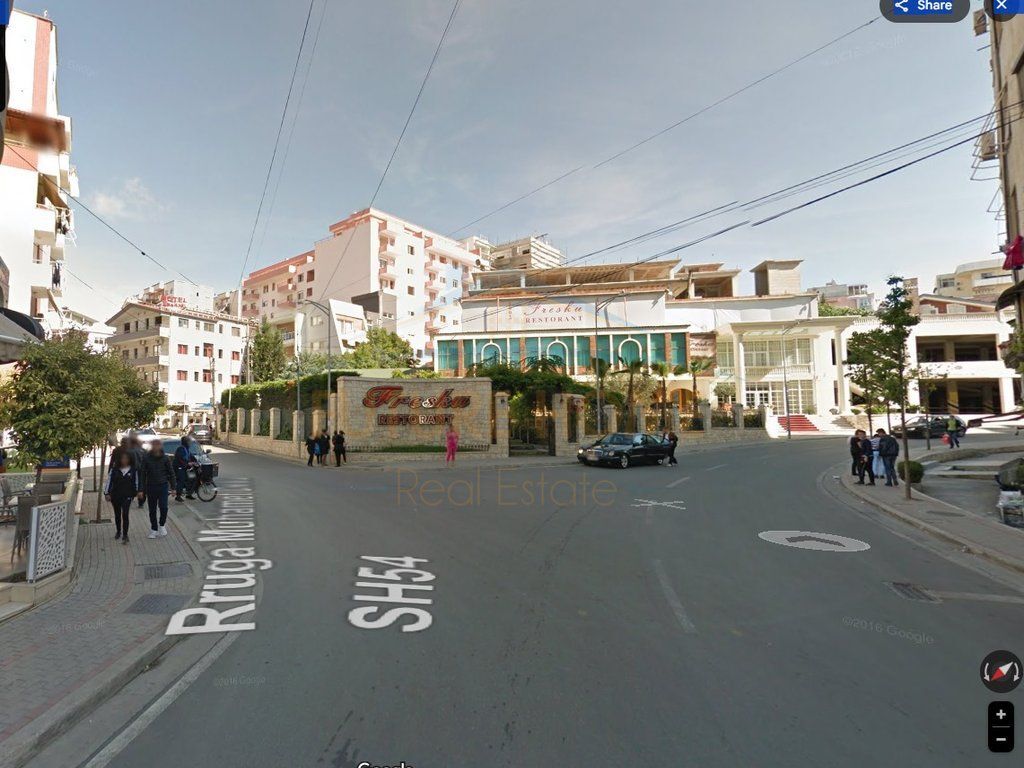 Shitet, Godine Biznesi, Fresk, Tiranë