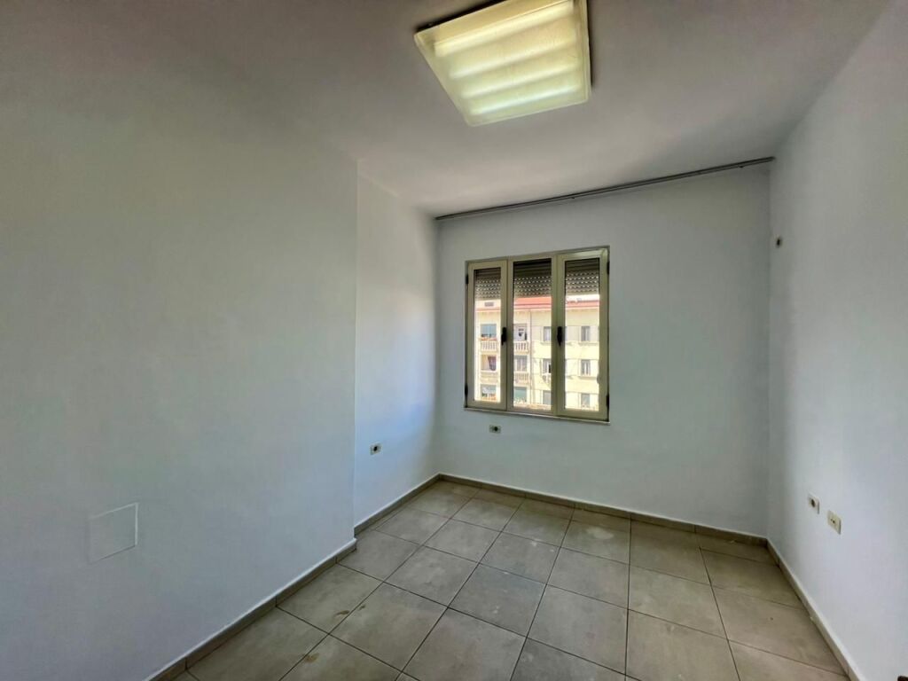 Jepet me Qira Apartament 2+1, “Bulevardi Zogu i Parë”, Tiranë