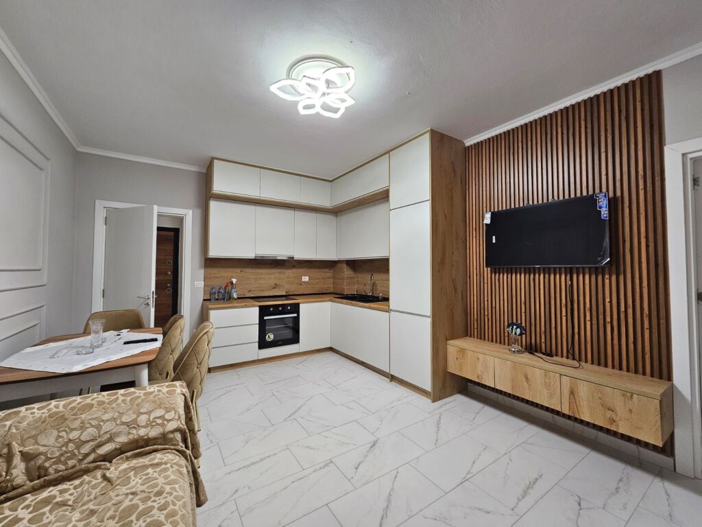 APARTAMENT 2+1 ME QERA NE ZONEN E SPITALLES!