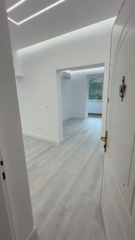 ZYRE PER QERA FASADE NE RRUGEN KRYESORE