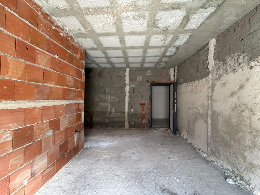 Shitet Apartamenti 1+1 ne Golem