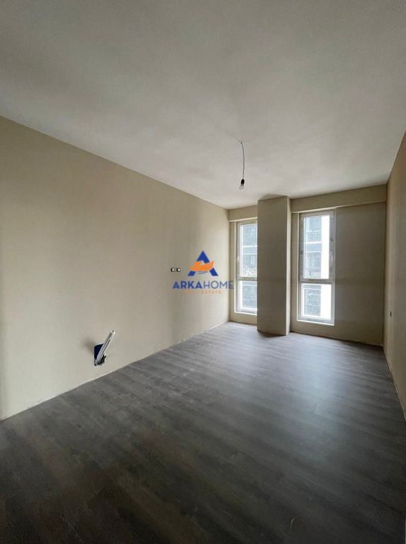 VENDESI APPARTAMENTO 3+1+2+BALCONE "ALLA COMUNE DI PARIGI" 474000 EURO