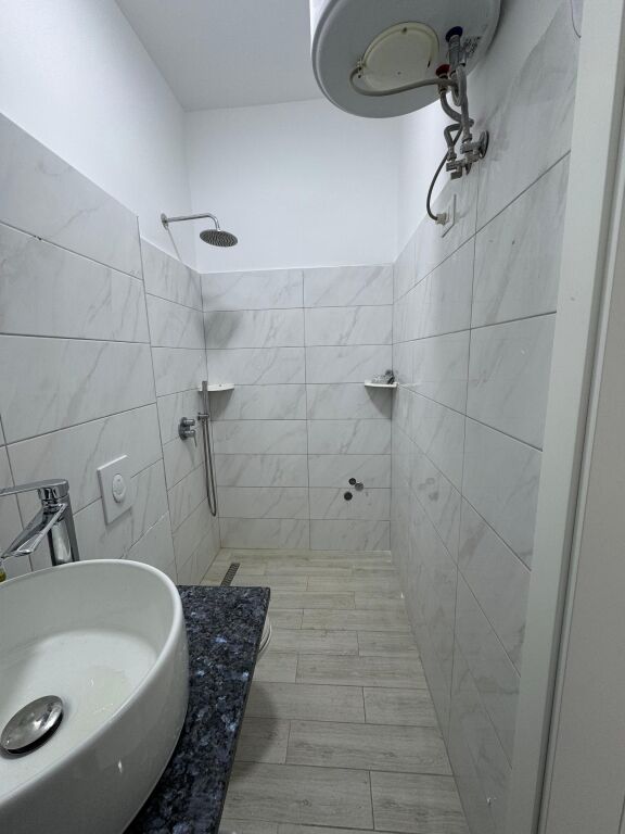 Shitet Apartament 1+1 pallat ekzistues 1+1 qender durres