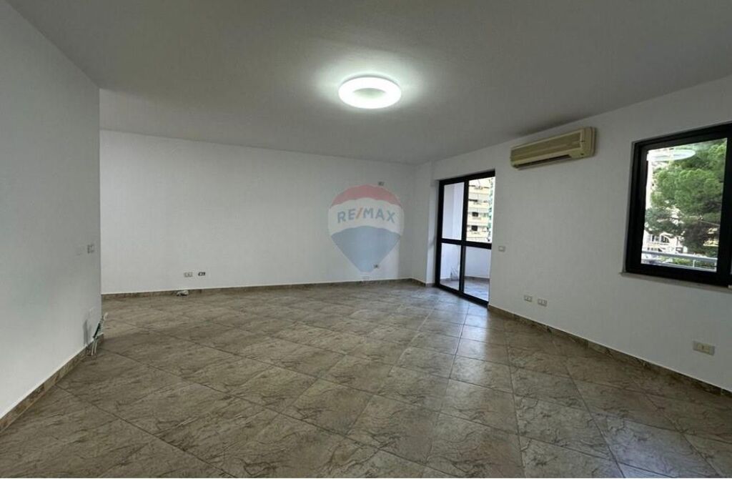 Zyrë - Për Qira - Rruga Dervish Hima, Tiranë