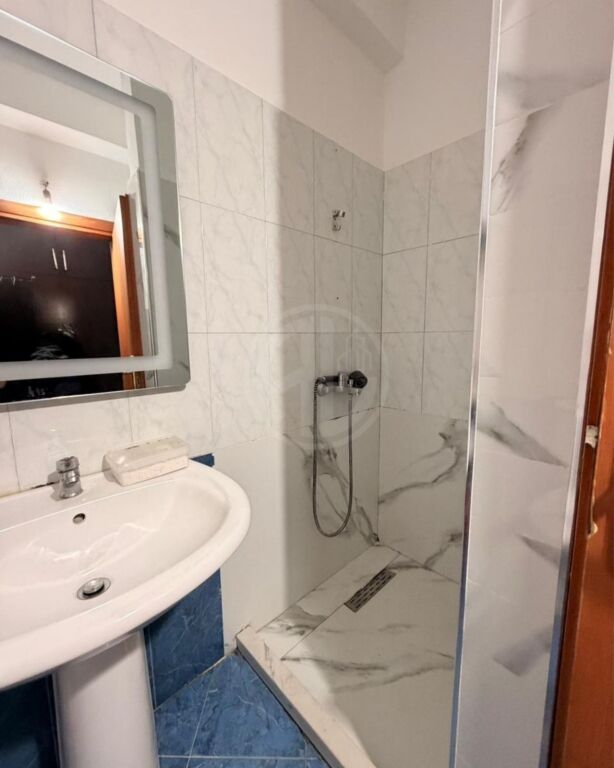 Apartament 1+1 për qira – pranë Pallatit të Sportit