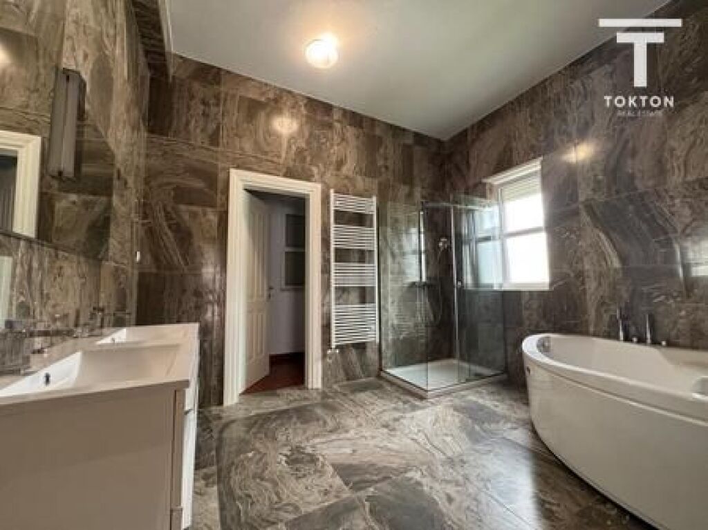 QIRA, VILË INDIVIDUALE ROLLING HILLS RESIDENCE, TEG